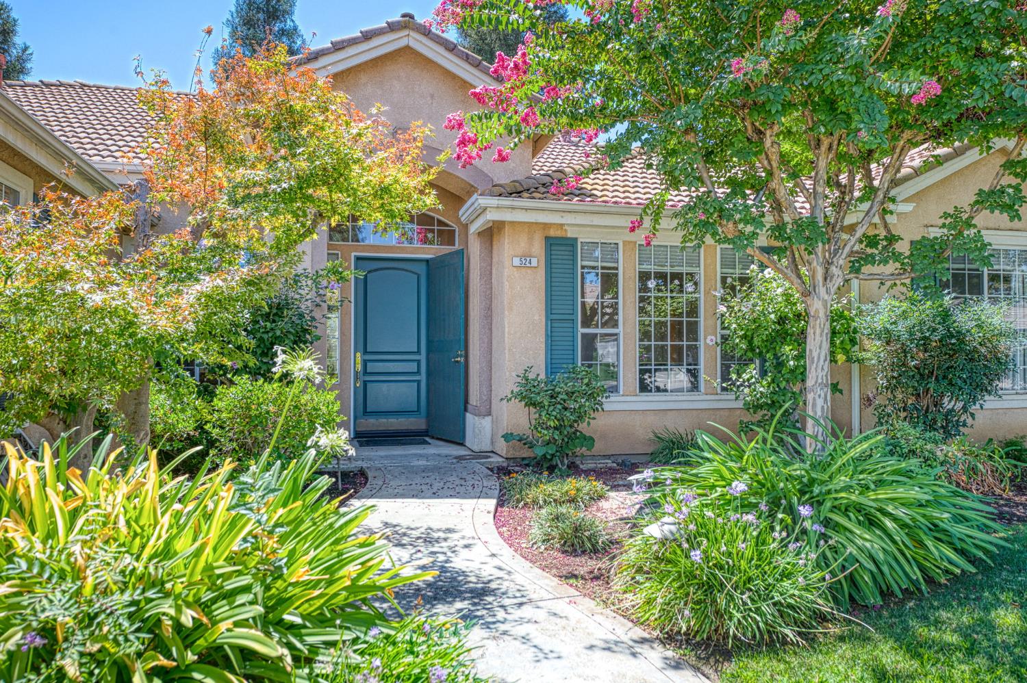 524 W Muncie, Clovis, CA 93619