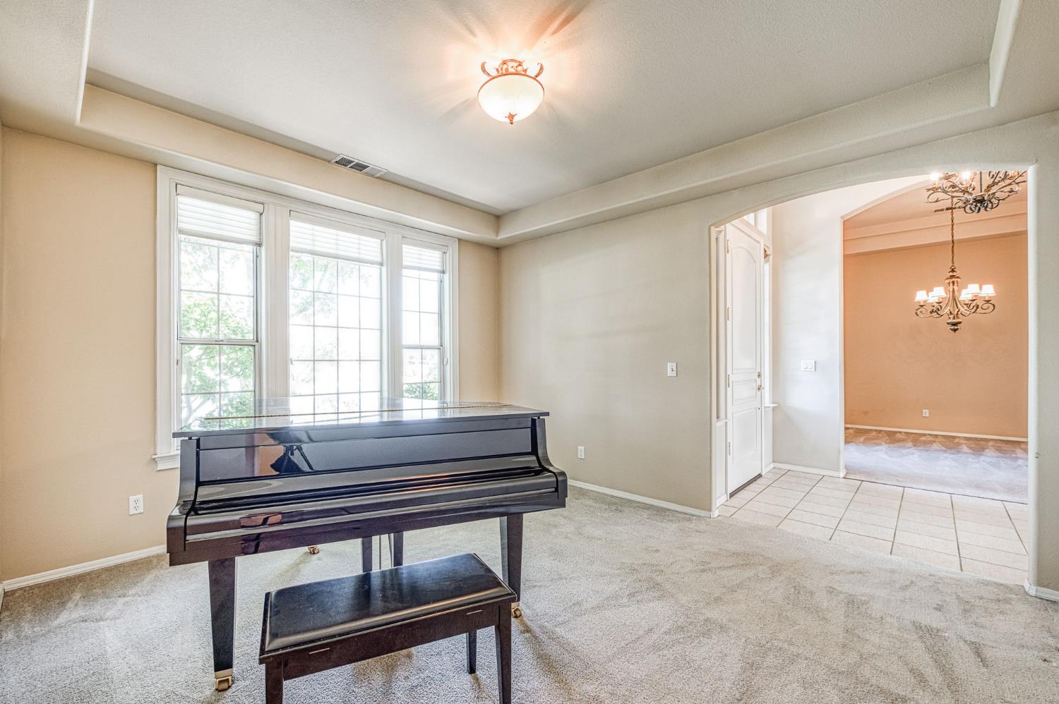 524 W Muncie, Clovis, CA 93619