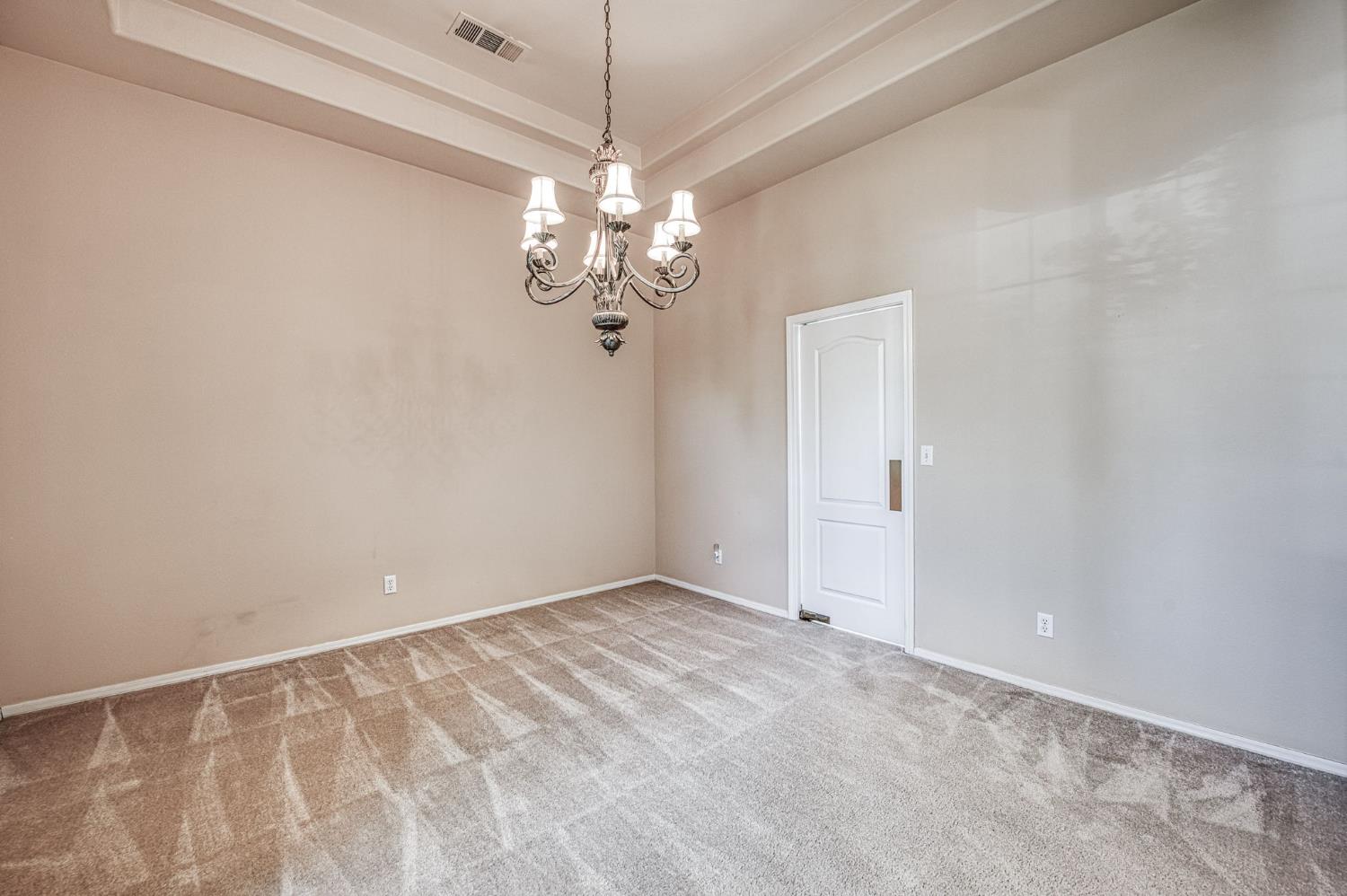 524 W Muncie, Clovis, CA 93619