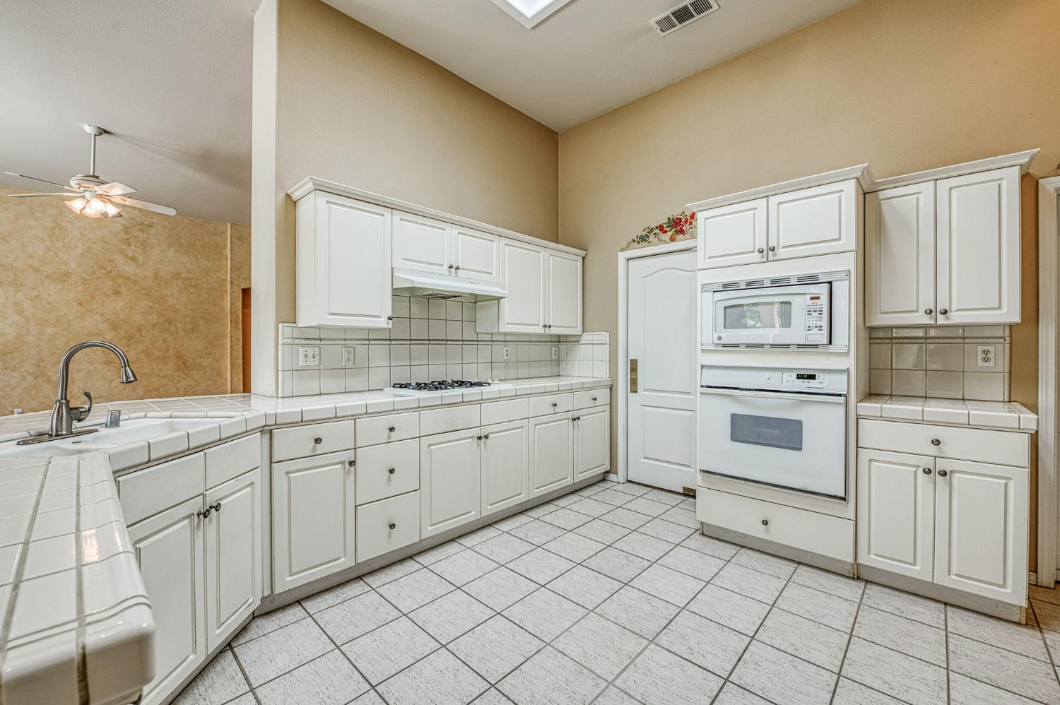 524 W Muncie, Clovis, CA 93619