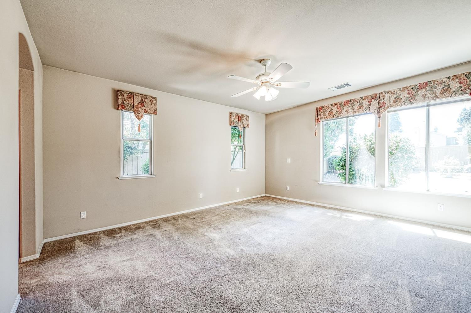 524 W Muncie, Clovis, CA 93619