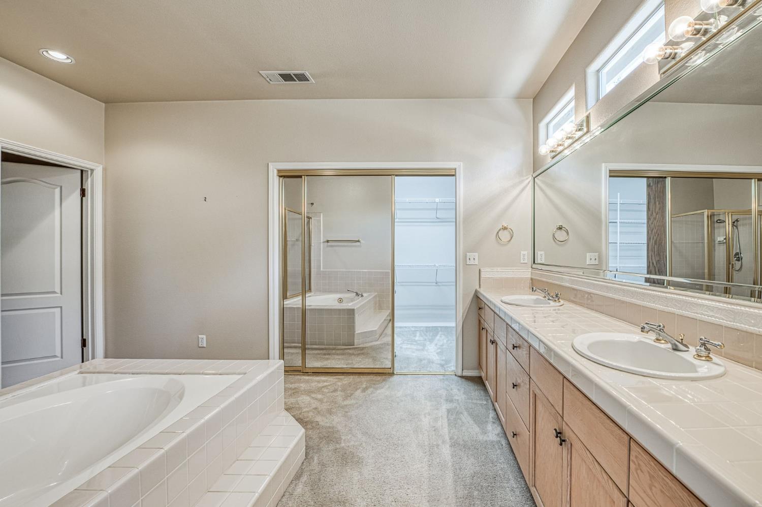 524 W Muncie, Clovis, CA 93619