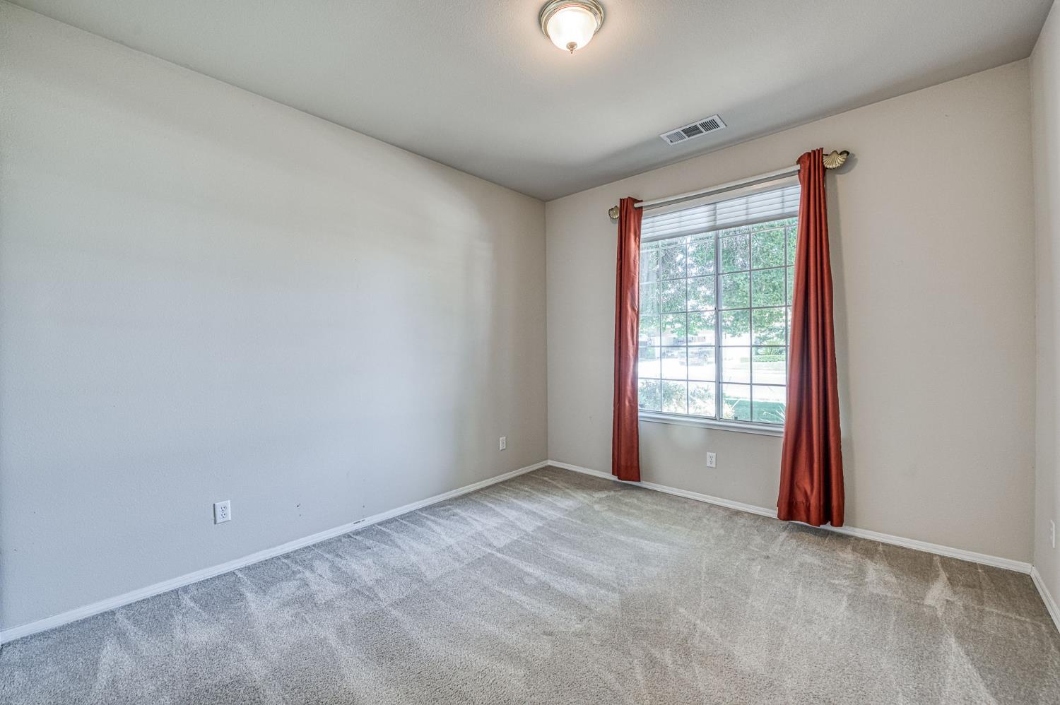 524 W Muncie, Clovis, CA 93619