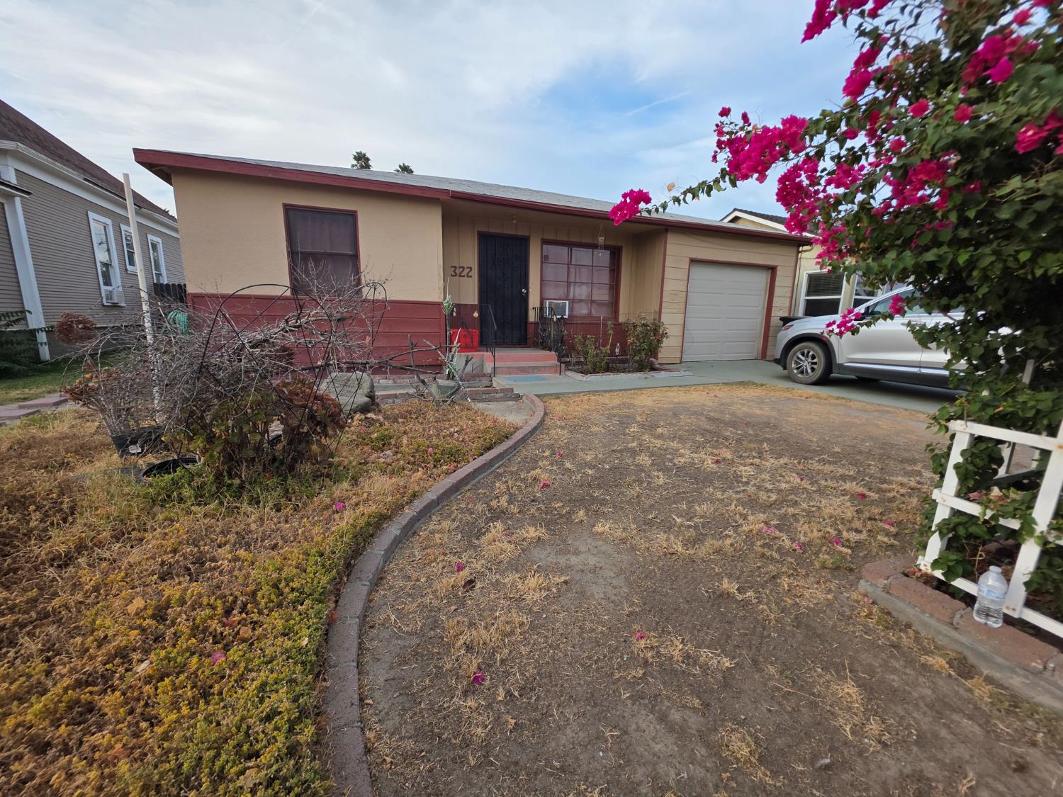 322 E Myrtle St, Hanford, CA 93230