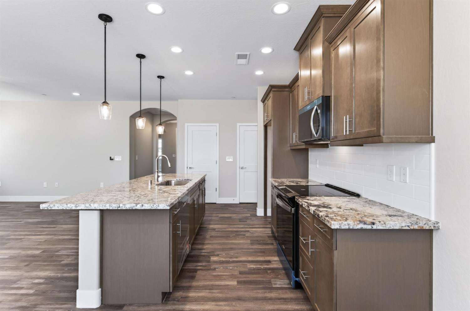 16298 W David Avenue, Kerman, CA 93630