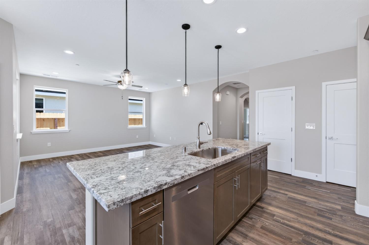16298 W David Avenue, Kerman, CA 93630