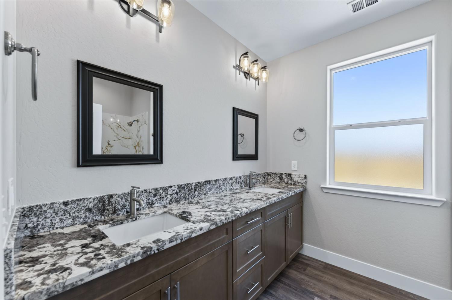 16298 W David Avenue, Kerman, CA 93630