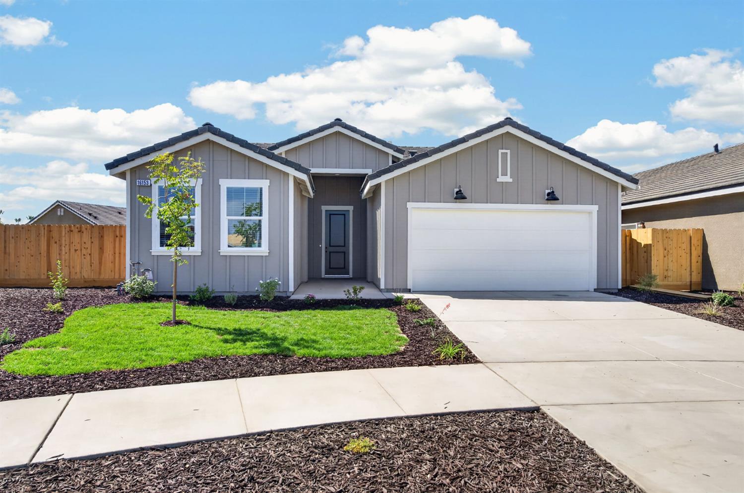 16153 W Sunset Avenue, Kerman, CA 93630