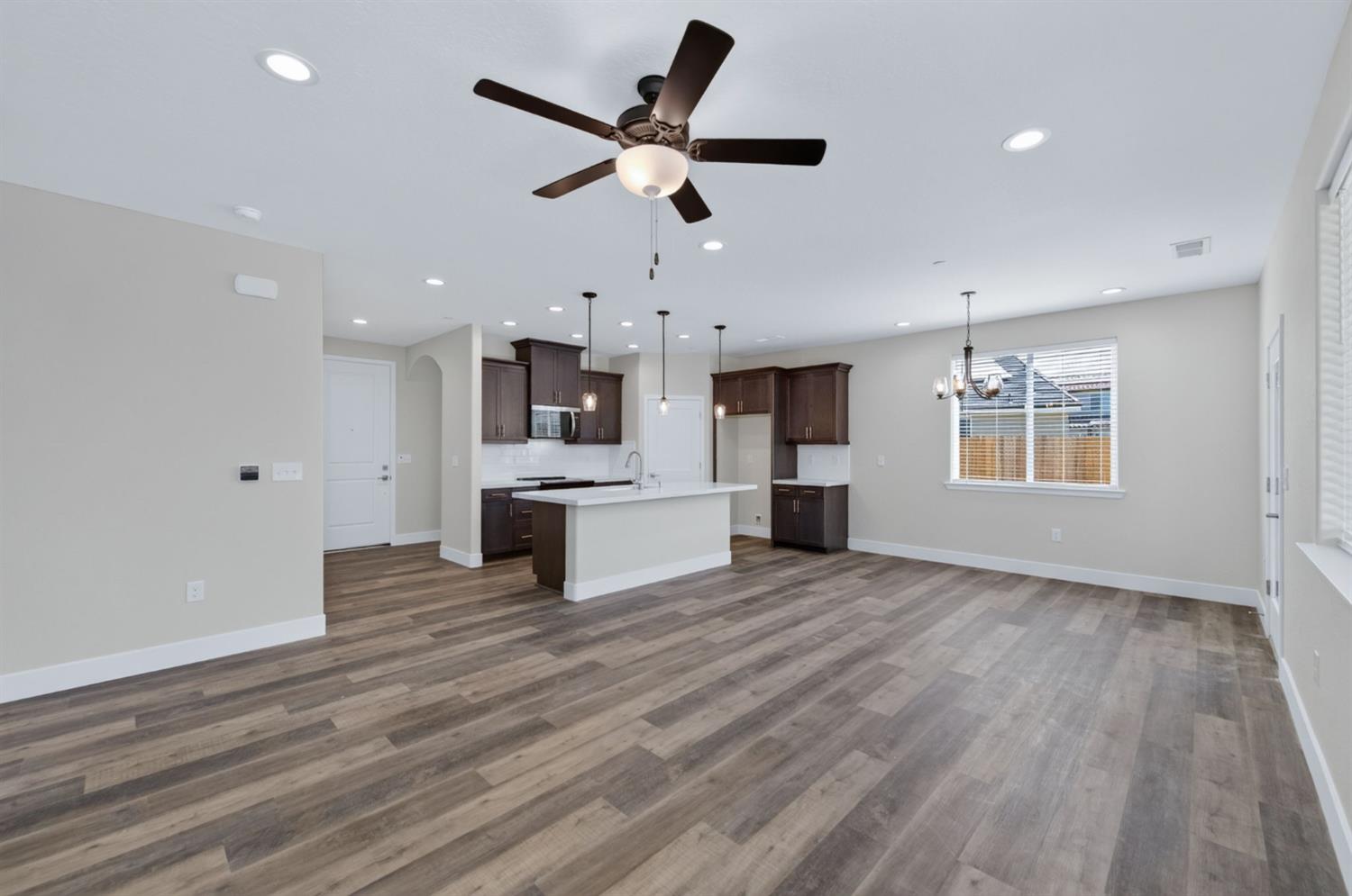 16153 W Sunset Avenue, Kerman, CA 93630