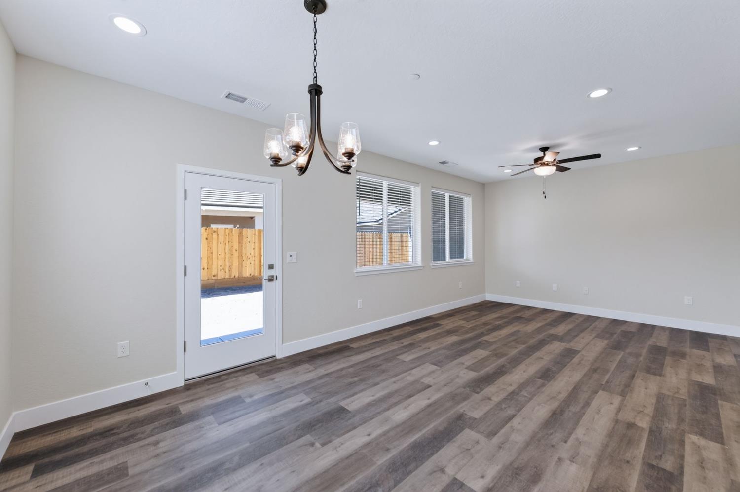 16153 W Sunset Avenue, Kerman, CA 93630