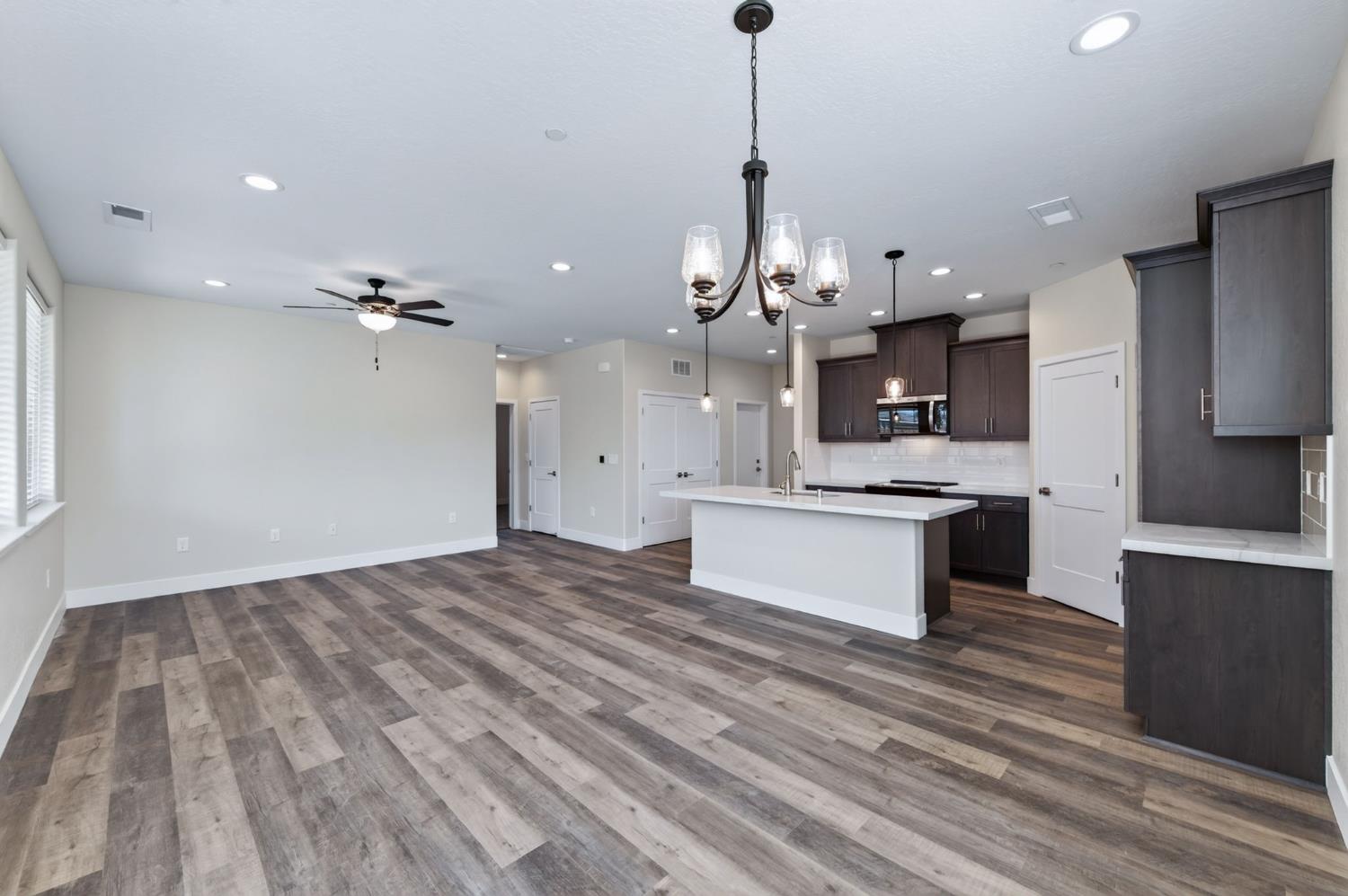 16153 W Sunset Avenue, Kerman, CA 93630