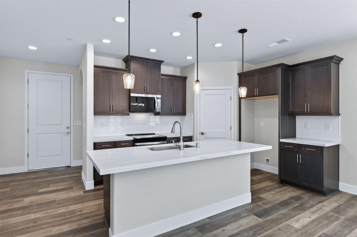 16153 W Sunset Avenue, Kerman, CA 93630