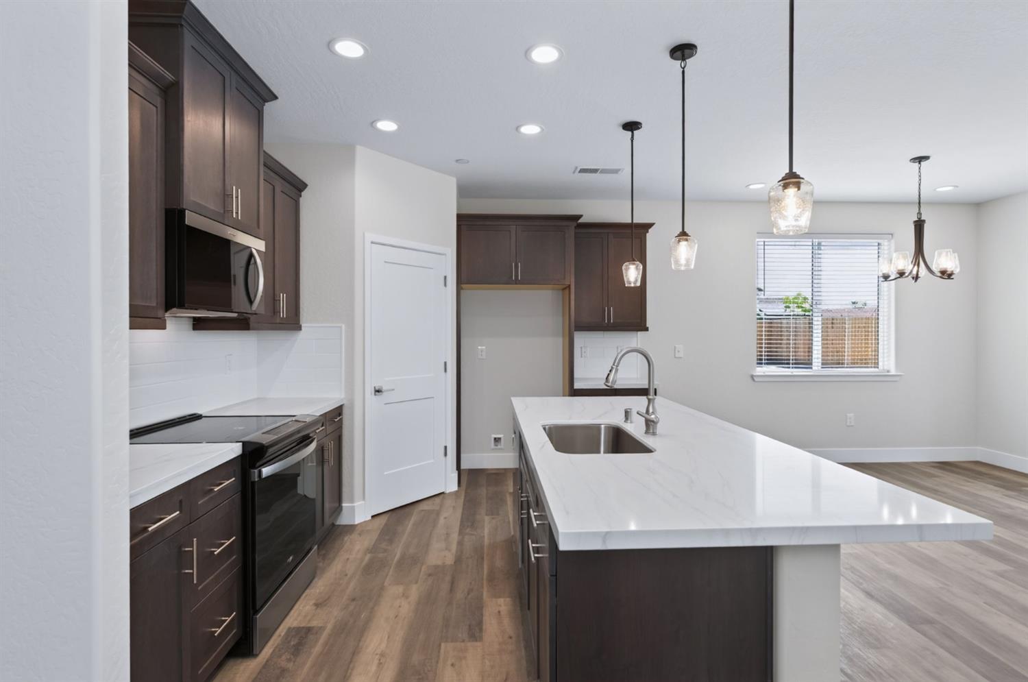 16153 W Sunset Avenue, Kerman, CA 93630