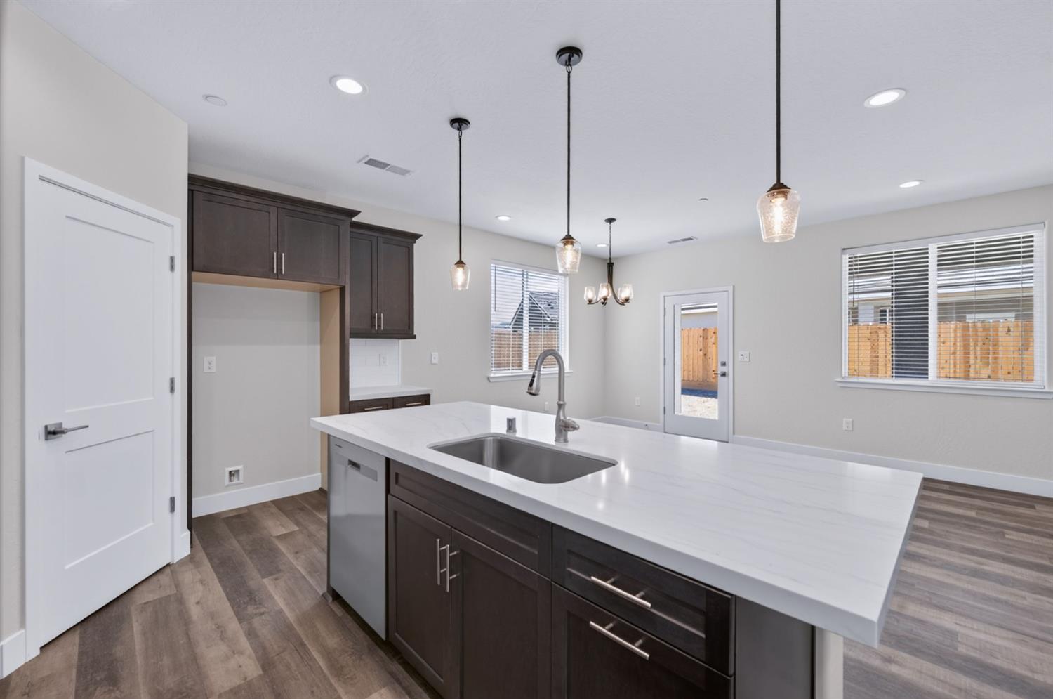16153 W Sunset Avenue, Kerman, CA 93630