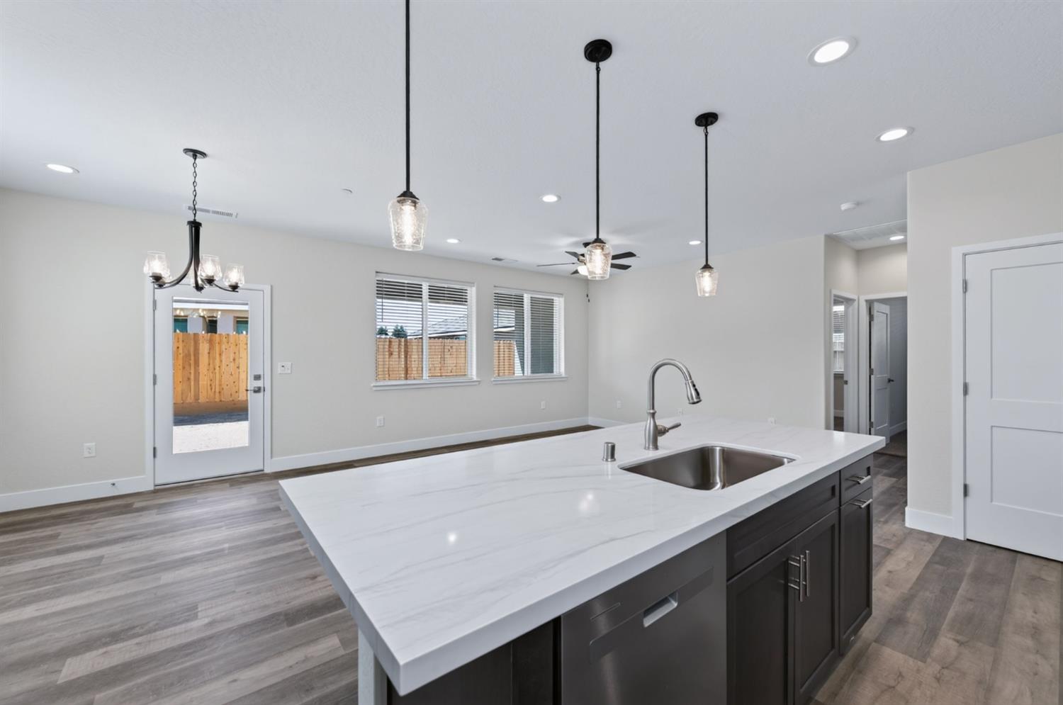 16153 W Sunset Avenue, Kerman, CA 93630
