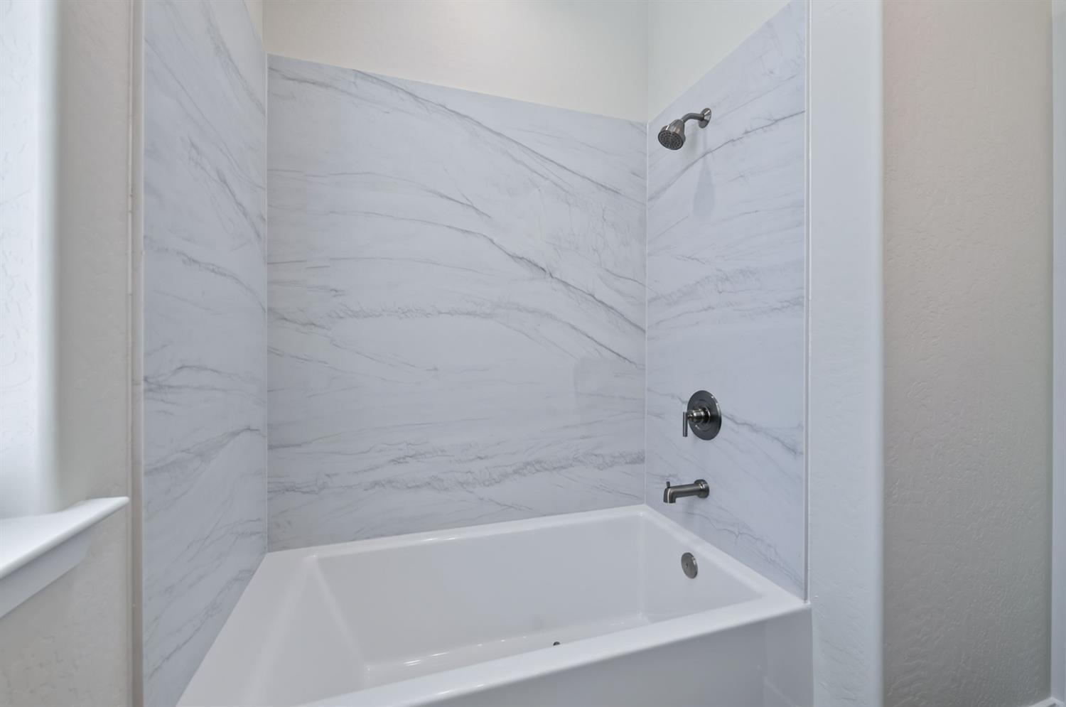 16153 W Sunset Avenue, Kerman, CA 93630