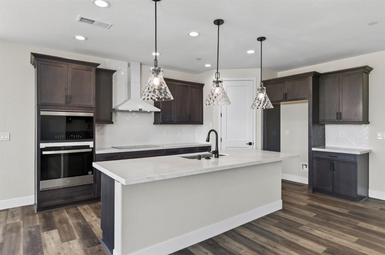 429 S Barcus Avenue, Kerman, CA 93630