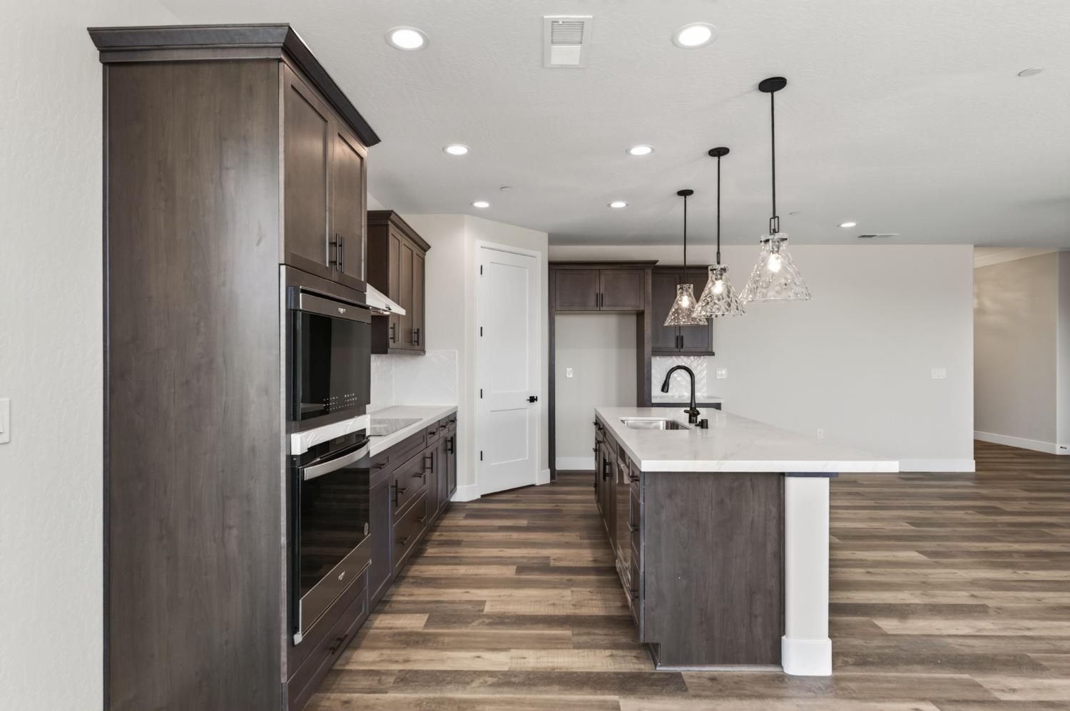 429 S Barcus Avenue, Kerman, CA 93630