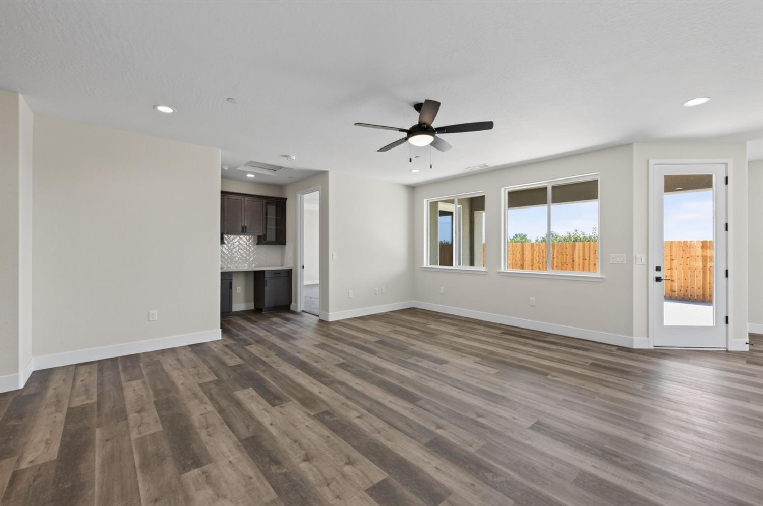 429 S Barcus Avenue, Kerman, CA 93630