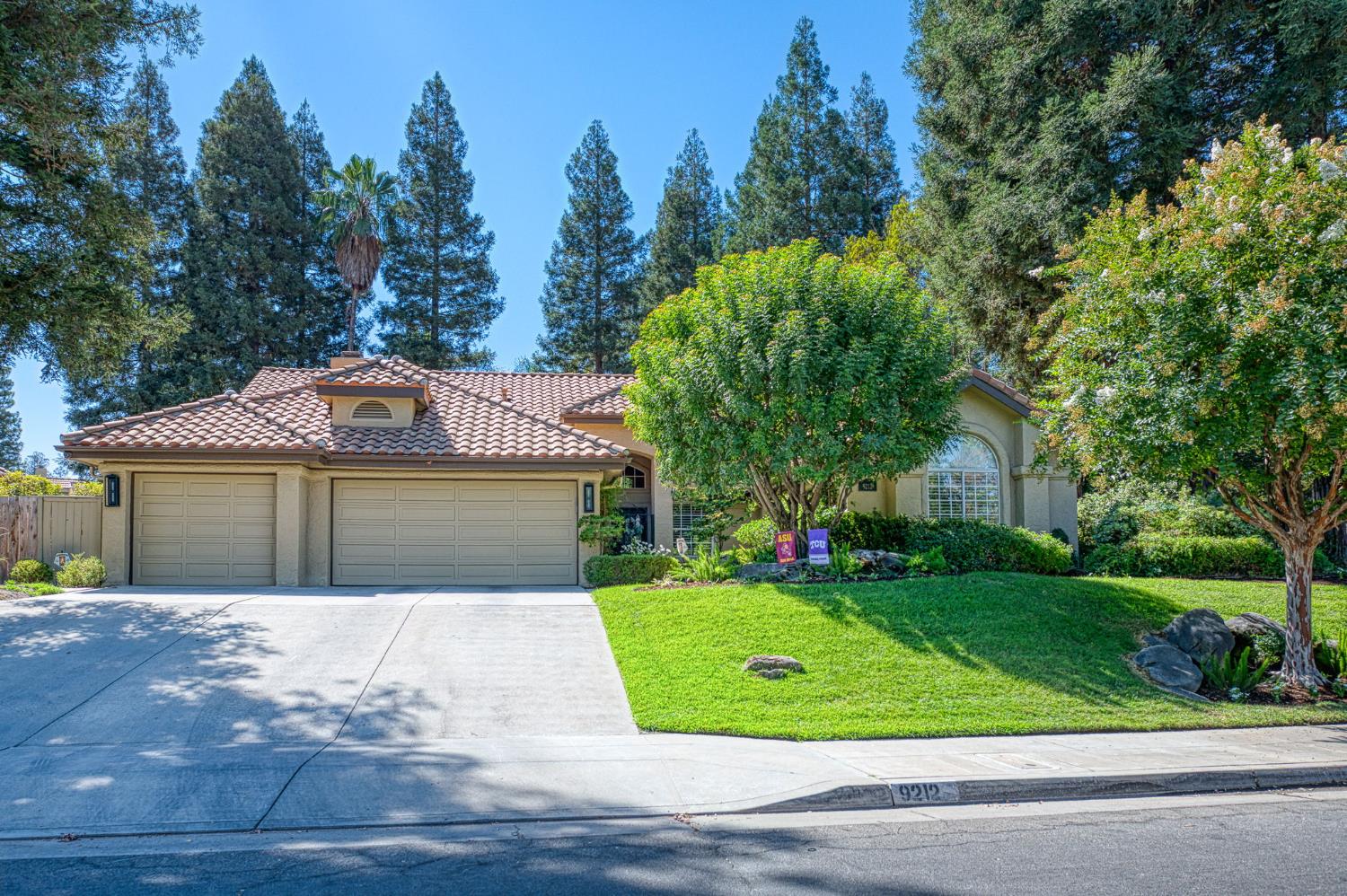 9212 N Maiden Ln, Fresno, CA 93720