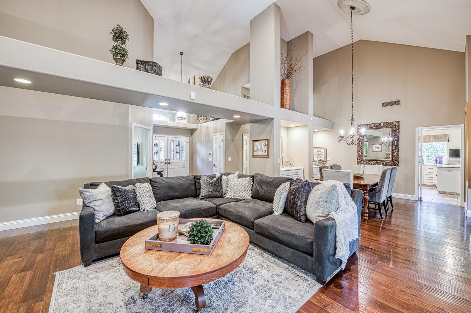 9212 N Maiden Ln, Fresno, CA 93720