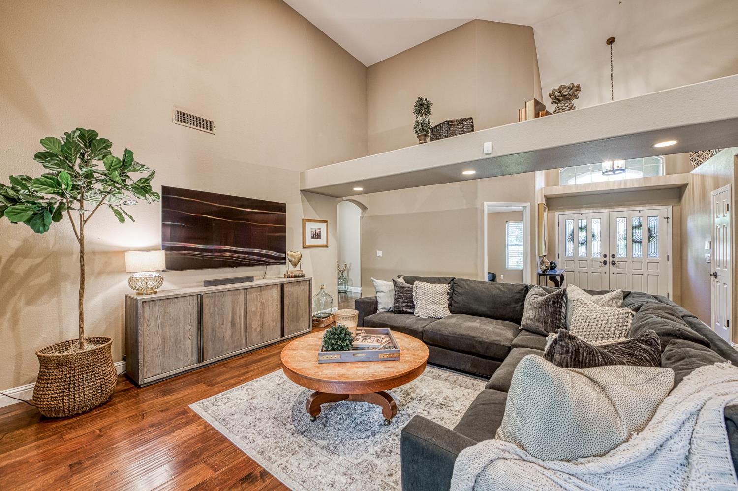 9212 N Maiden Ln, Fresno, CA 93720