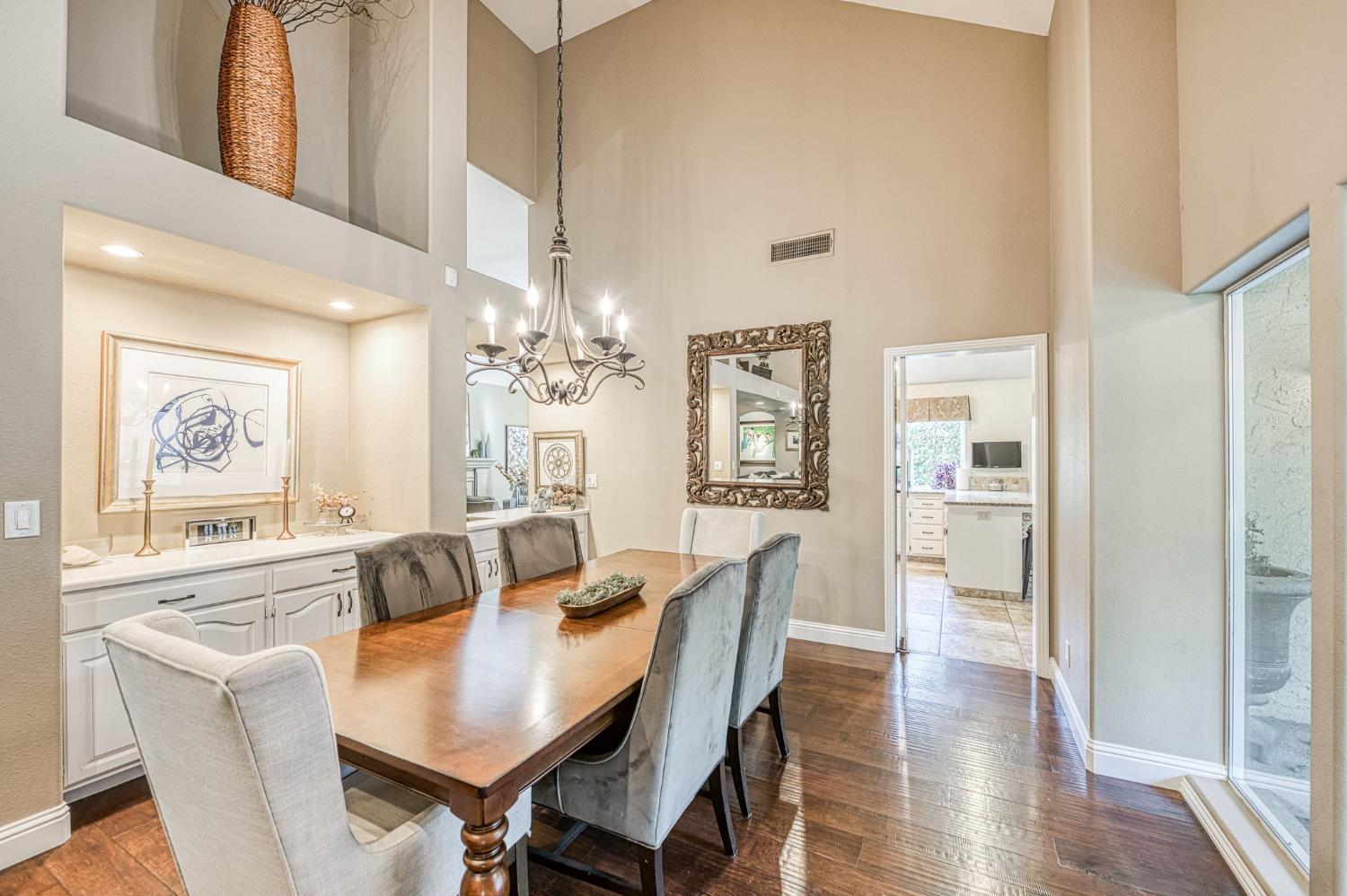 9212 N Maiden Ln, Fresno, CA 93720