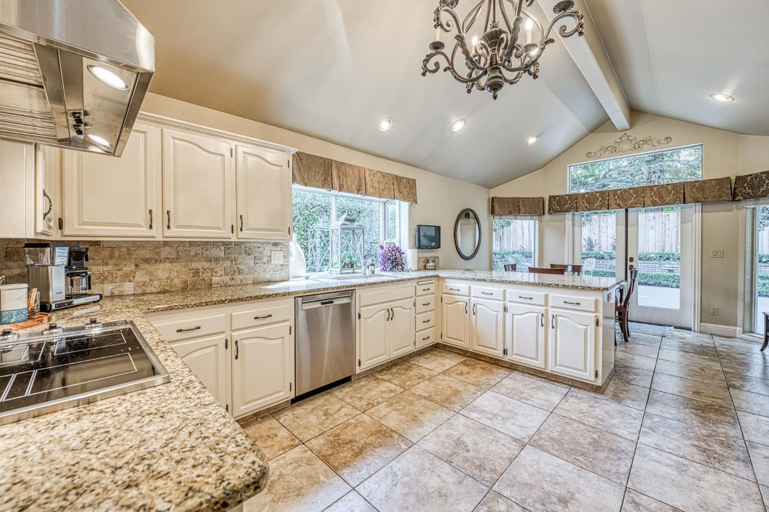 9212 N Maiden Ln, Fresno, CA 93720