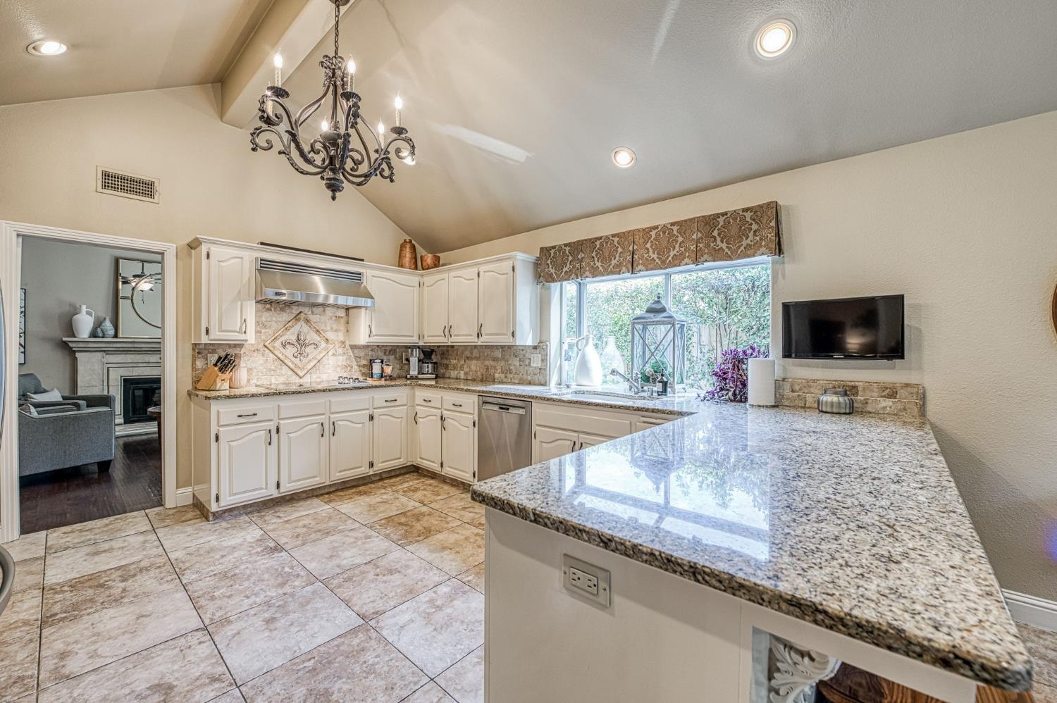 9212 N Maiden Ln, Fresno, CA 93720