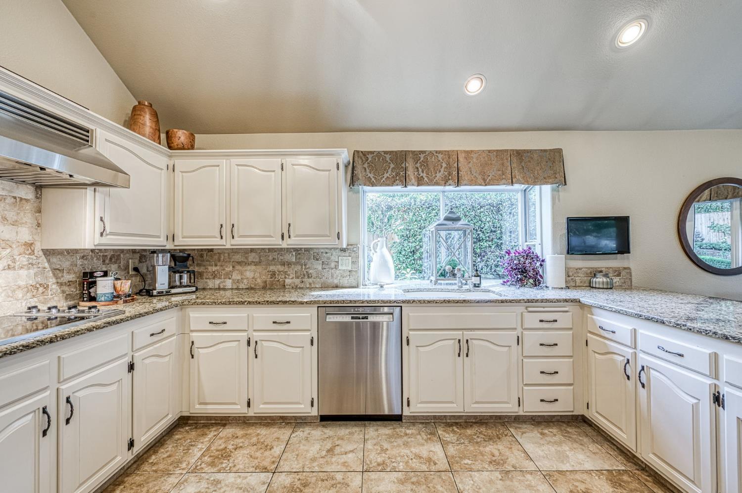 9212 N Maiden Ln, Fresno, CA 93720