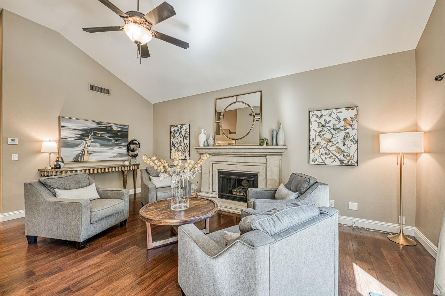 9212 N Maiden Ln, Fresno, CA 93720