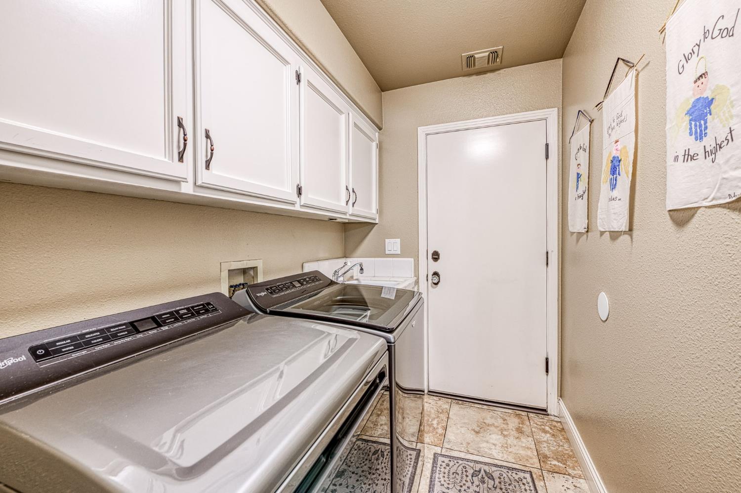 9212 N Maiden Ln, Fresno, CA 93720
