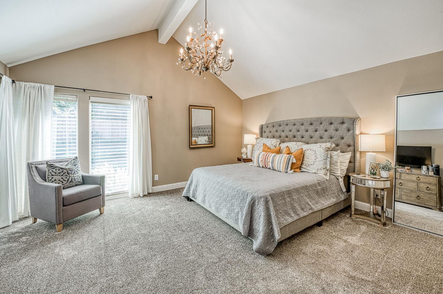 9212 N Maiden Ln, Fresno, CA 93720