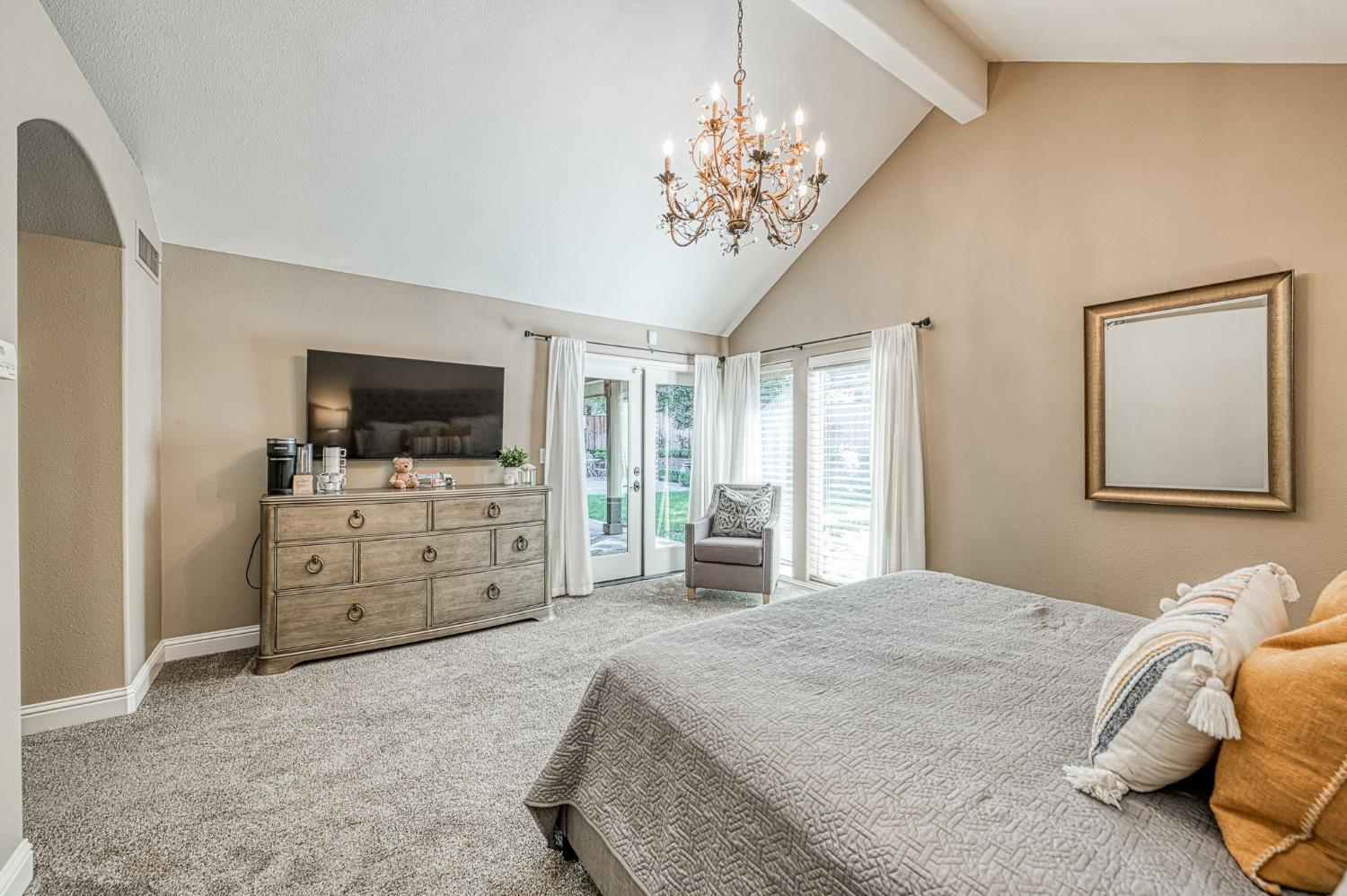 9212 N Maiden Ln, Fresno, CA 93720