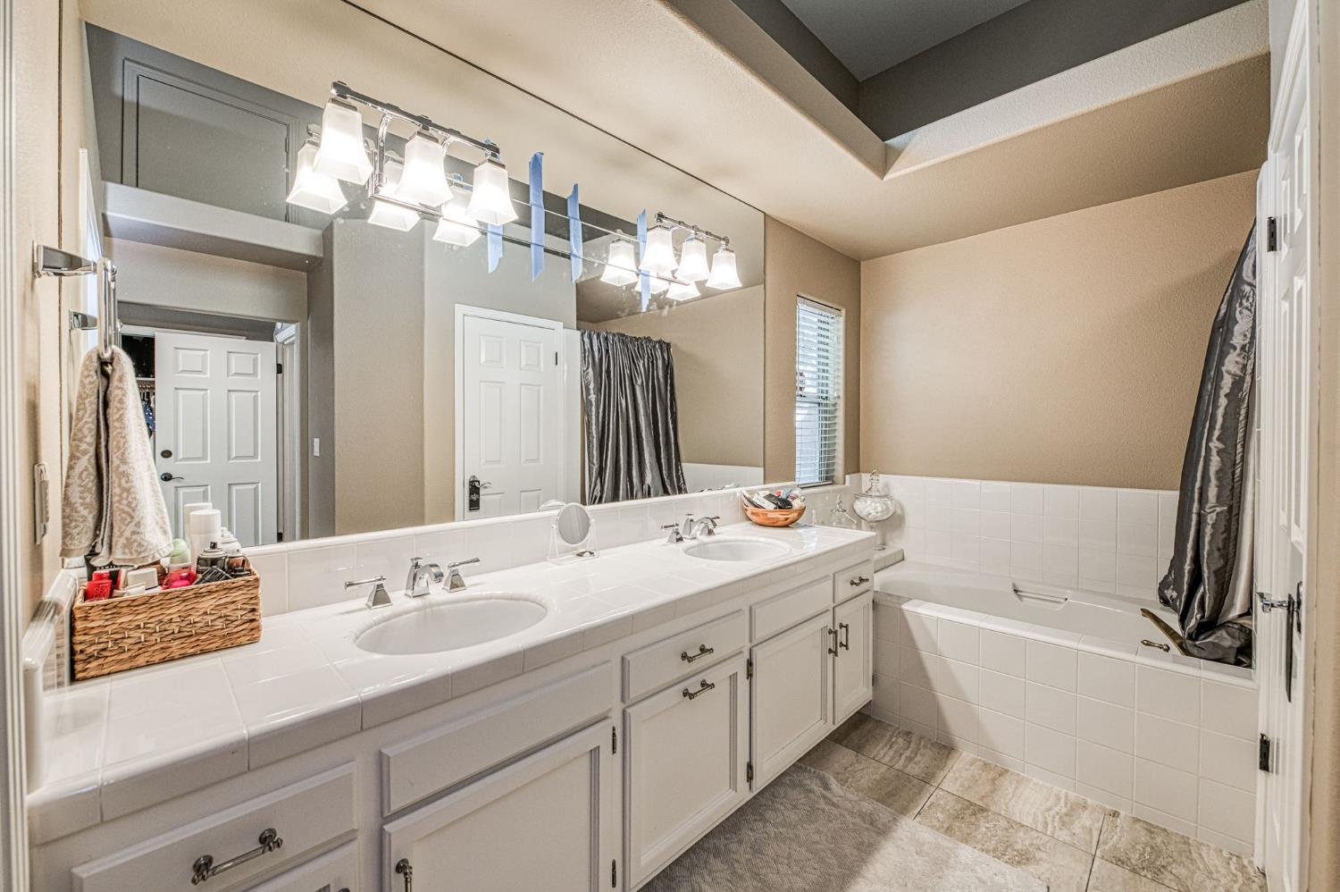 9212 N Maiden Ln, Fresno, CA 93720