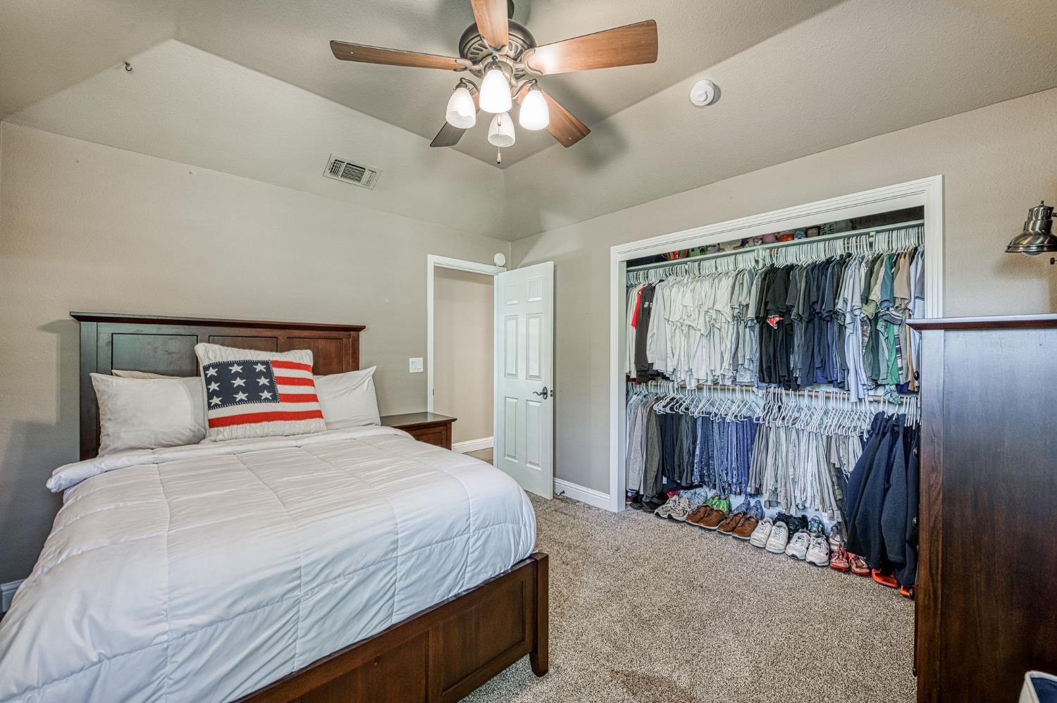 9212 N Maiden Ln, Fresno, CA 93720