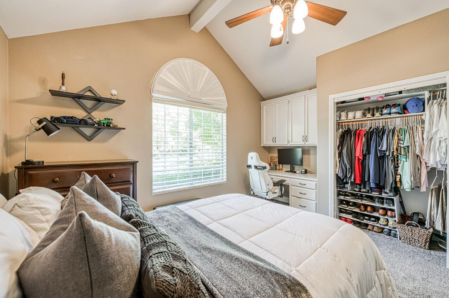 9212 N Maiden Ln, Fresno, CA 93720