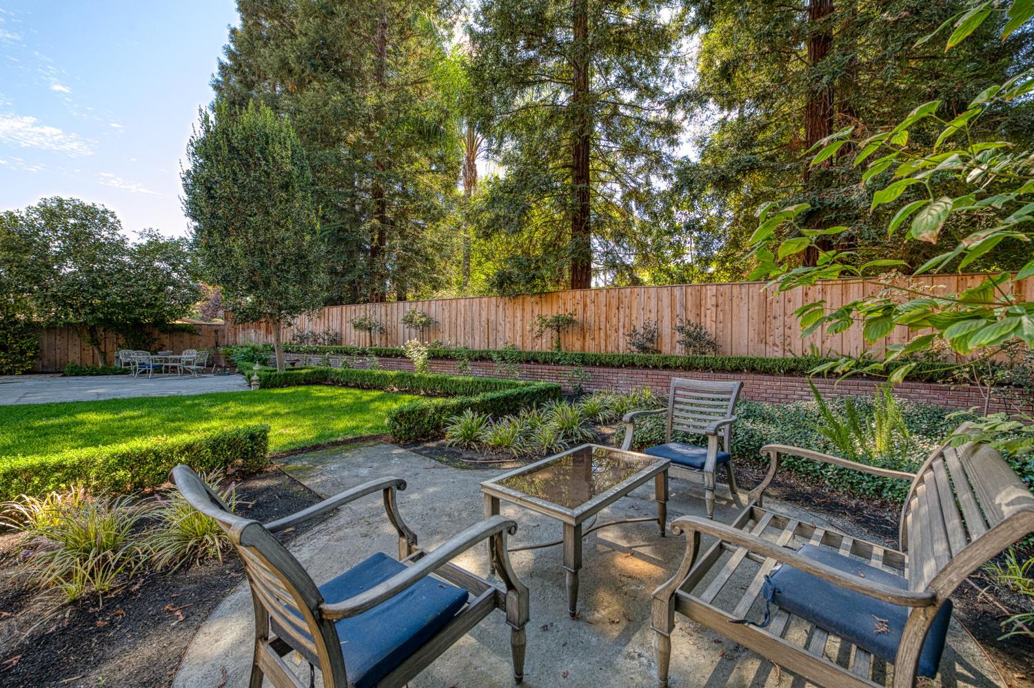 9212 N Maiden Ln, Fresno, CA 93720