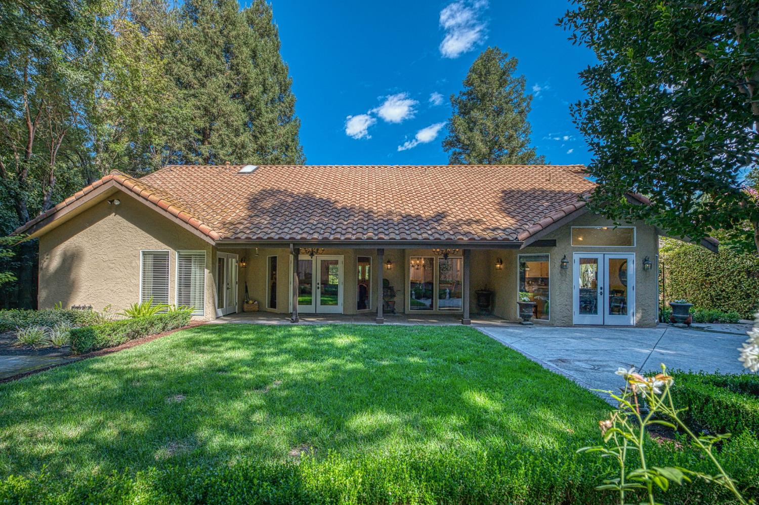 9212 N Maiden Ln, Fresno, CA 93720