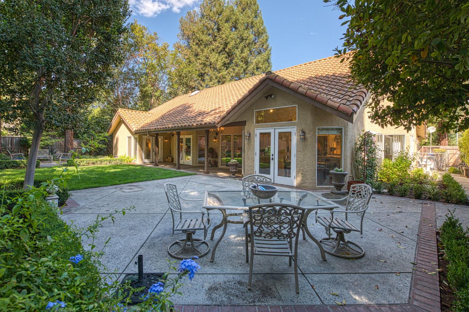 9212 N Maiden Ln, Fresno, CA 93720