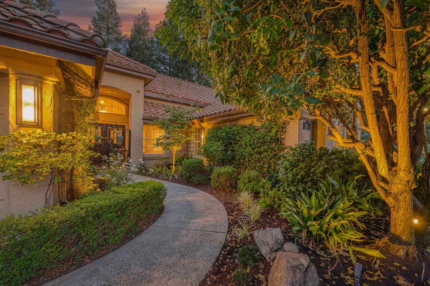 9212 N Maiden Ln, Fresno, CA 93720