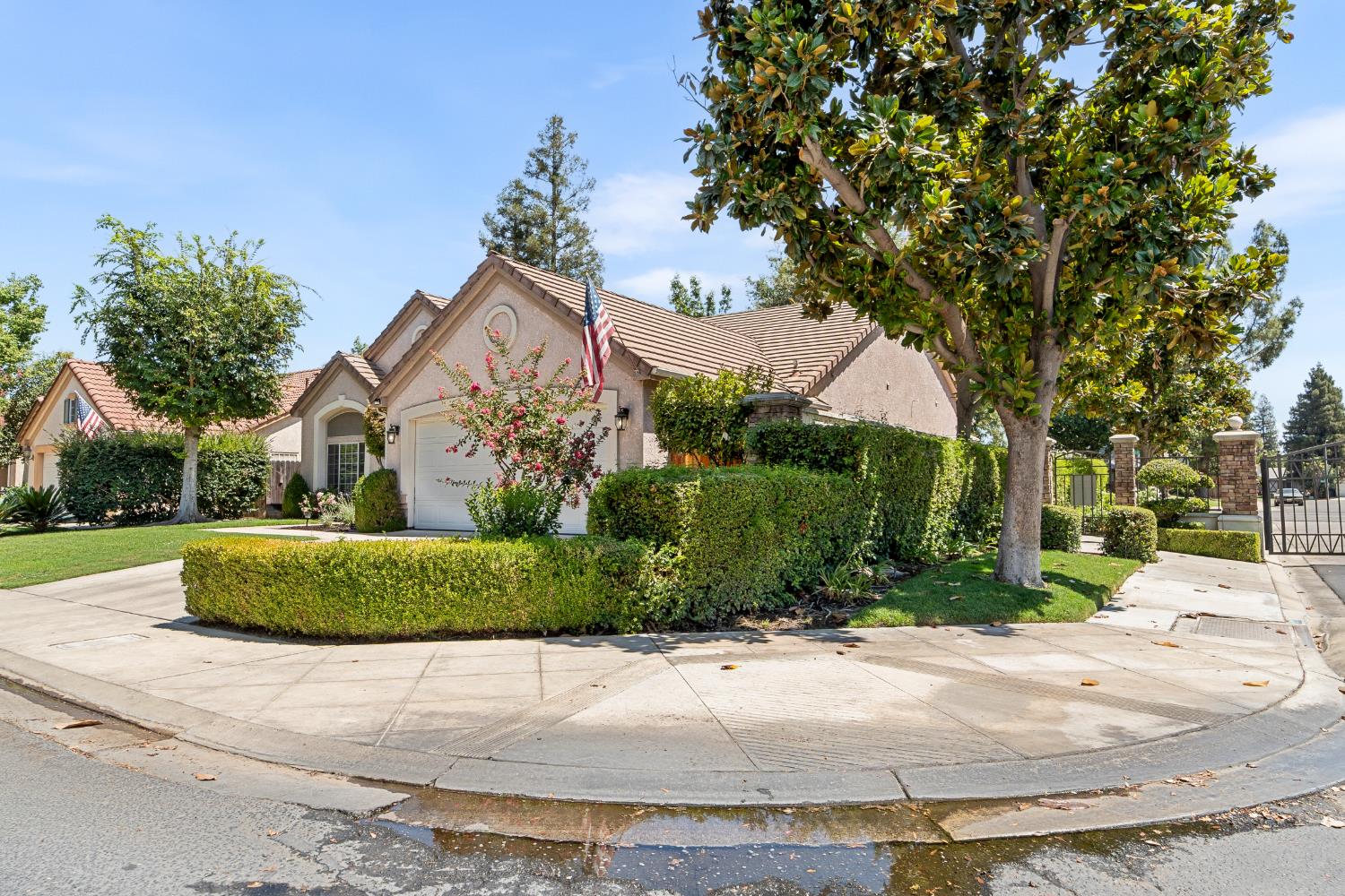 6100 N Stockdale Dr, Fresno, CA 93722