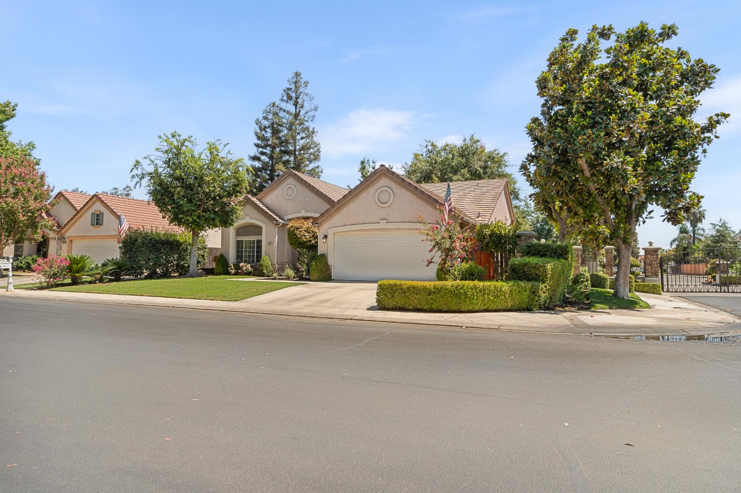 6100 N Stockdale Dr, Fresno, CA 93722