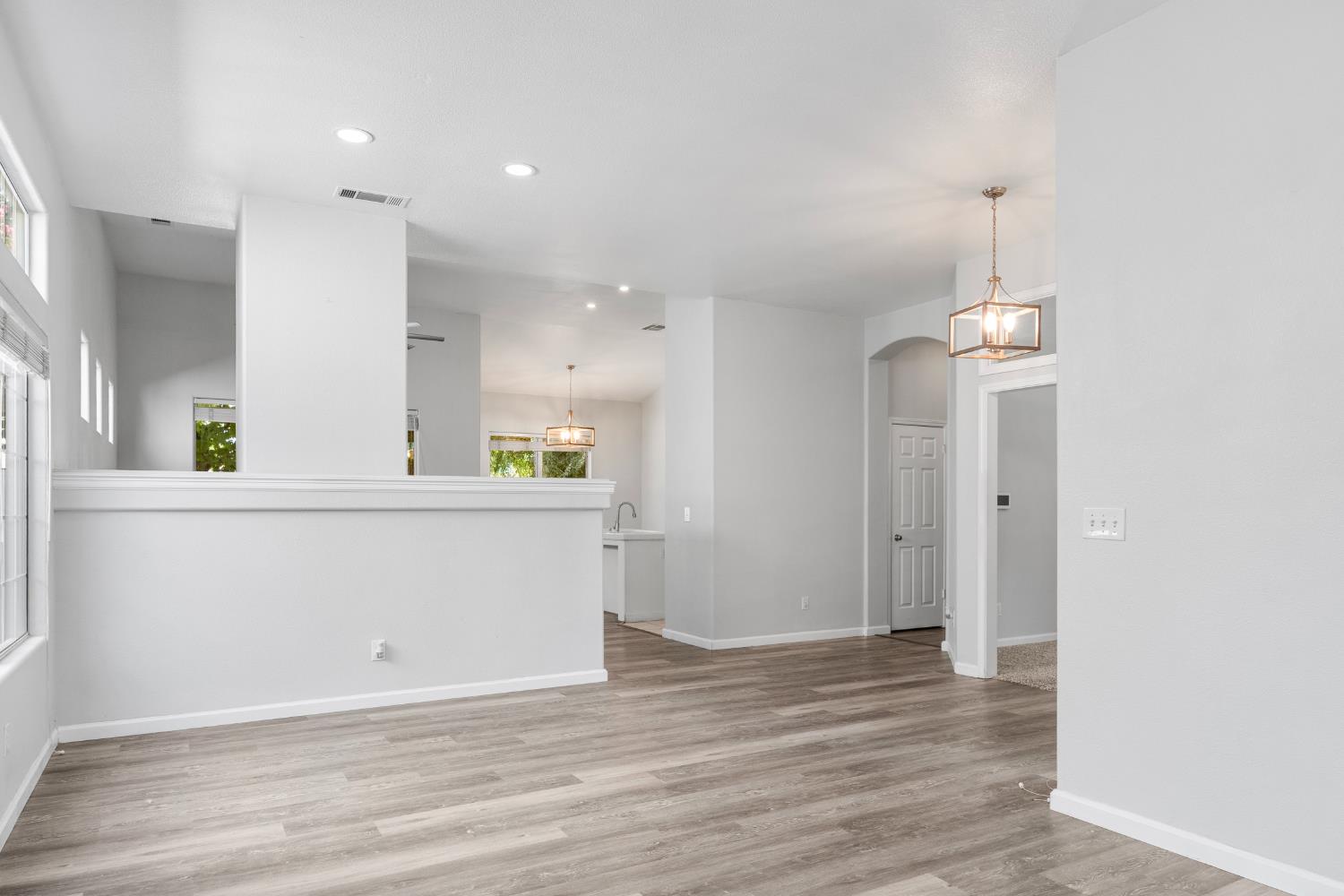 6100 N Stockdale Dr, Fresno, CA 93722