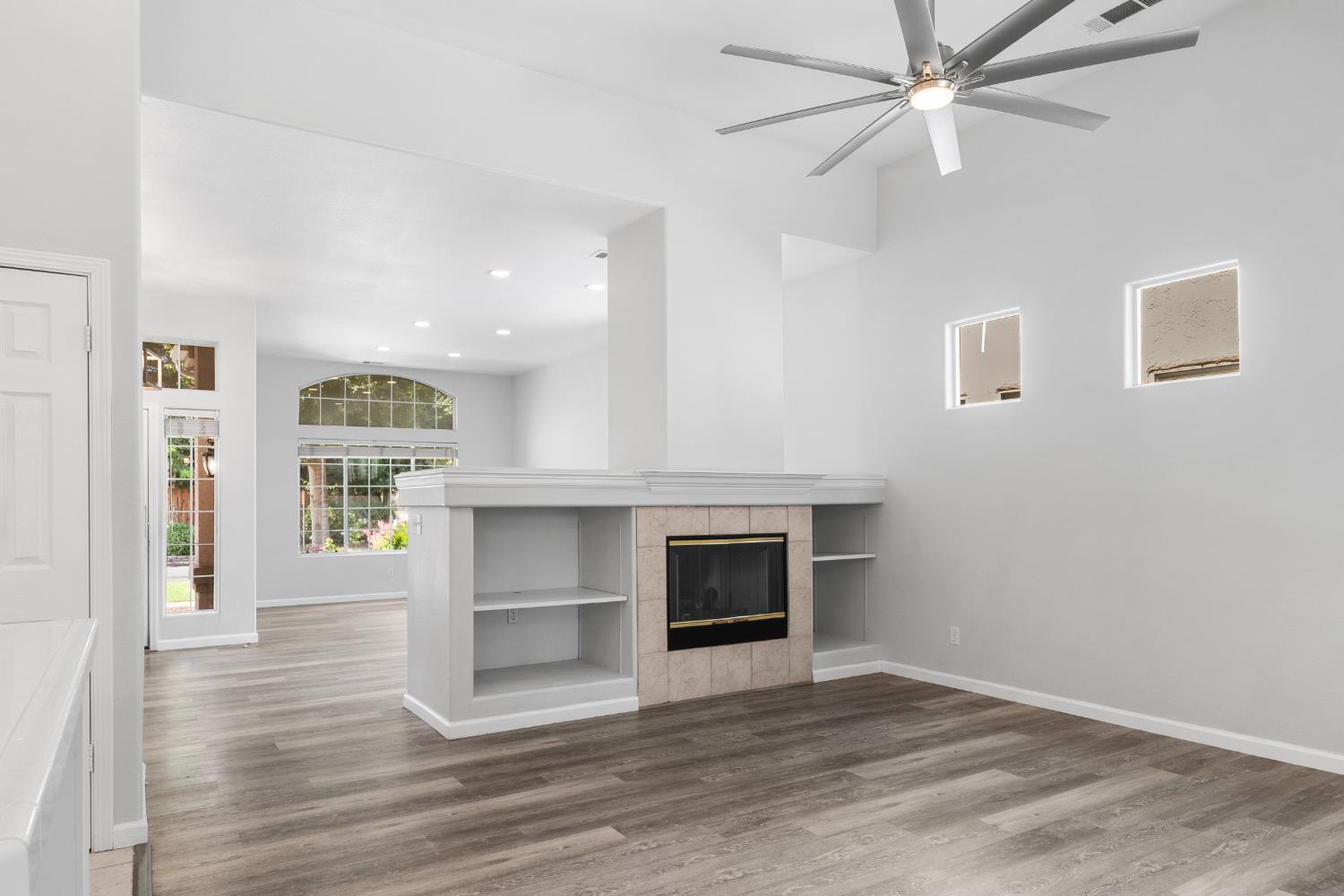 6100 N Stockdale Dr, Fresno, CA 93722