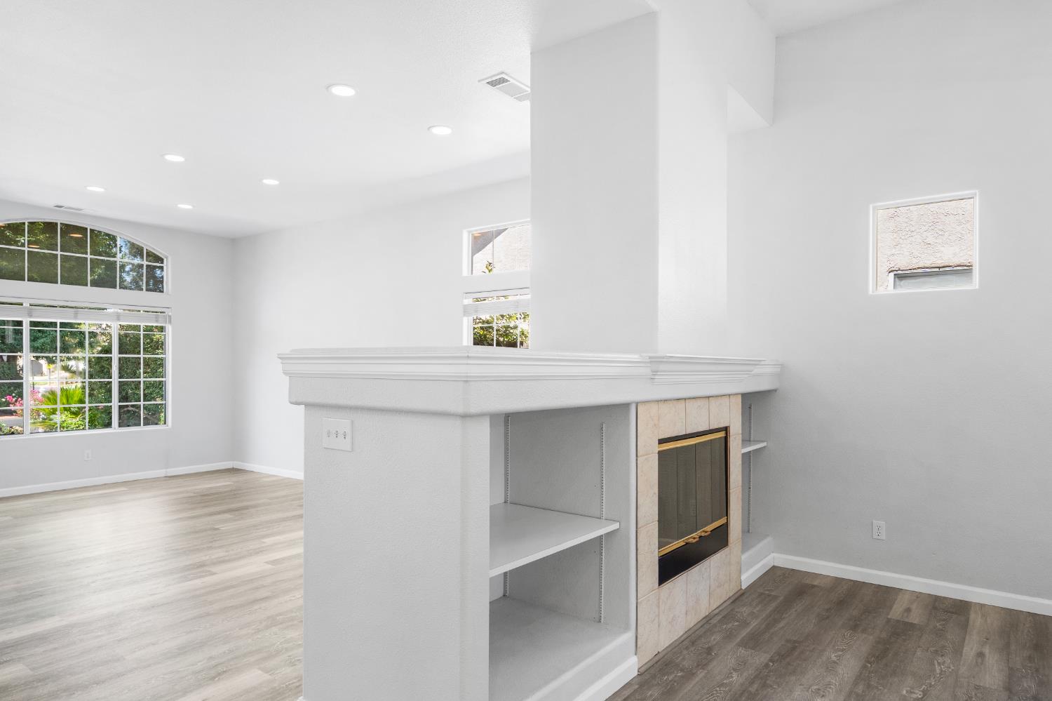 6100 N Stockdale Dr, Fresno, CA 93722