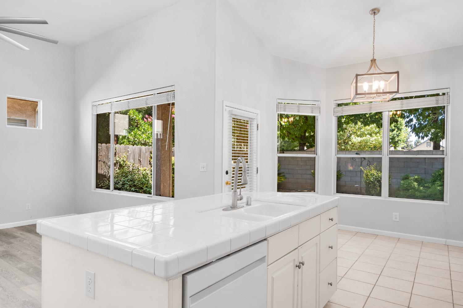 6100 N Stockdale Dr, Fresno, CA 93722