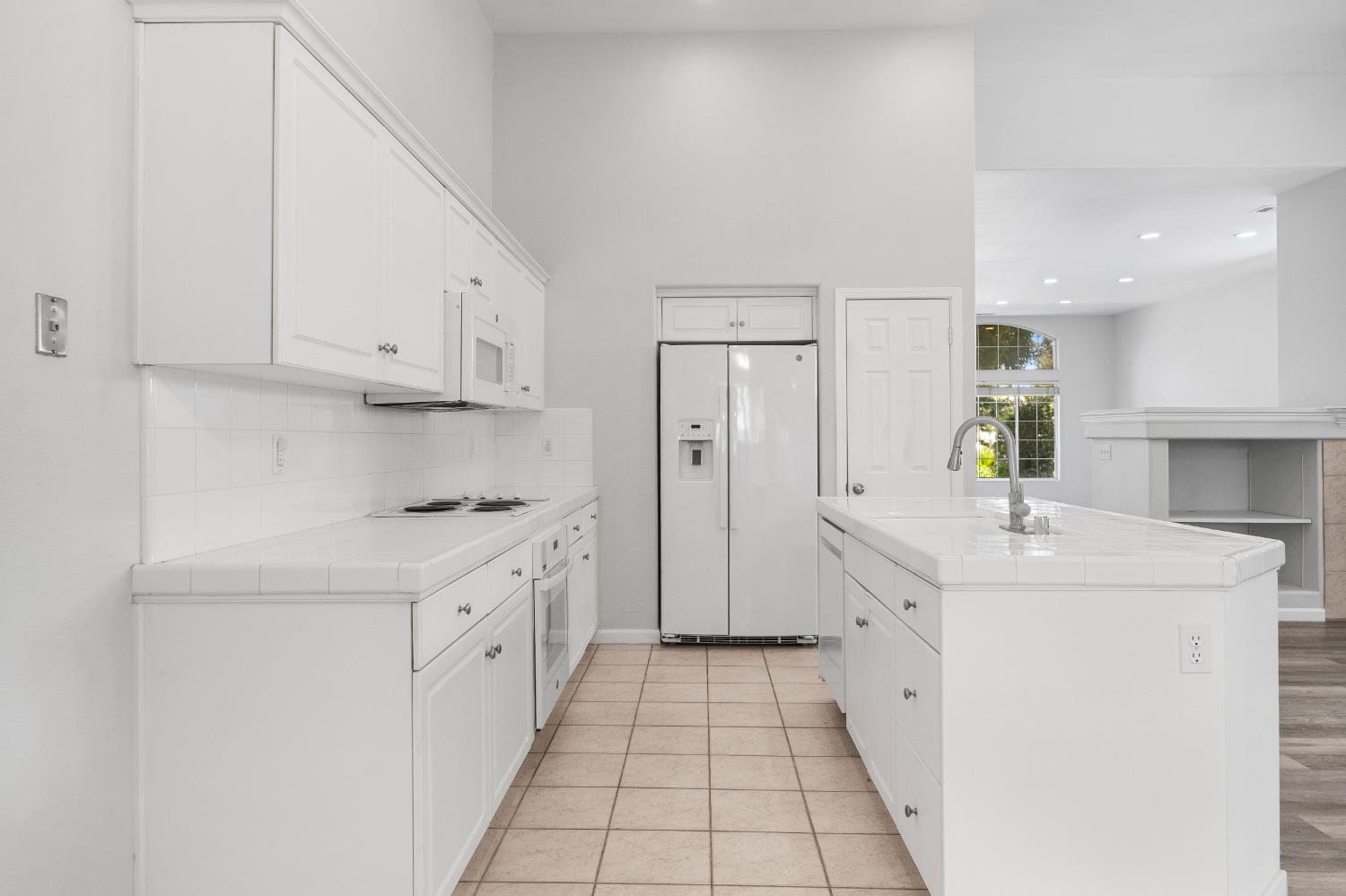 6100 N Stockdale Dr, Fresno, CA 93722