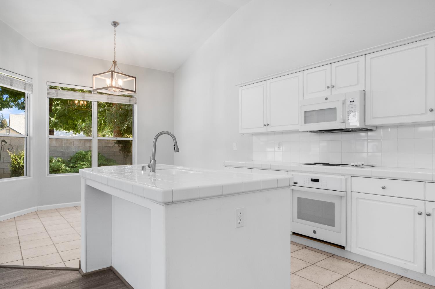 6100 N Stockdale Dr, Fresno, CA 93722