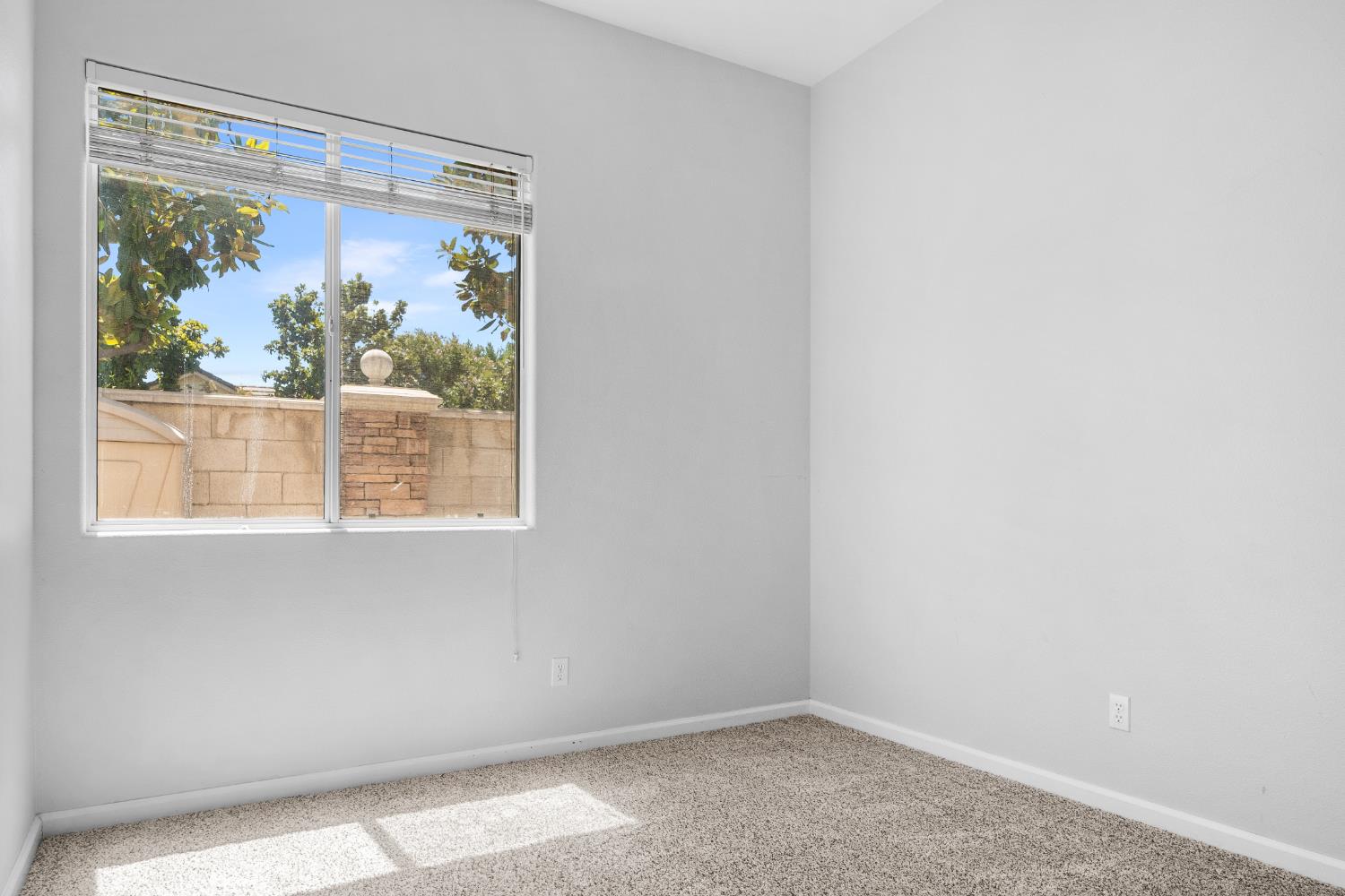 6100 N Stockdale Dr, Fresno, CA 93722